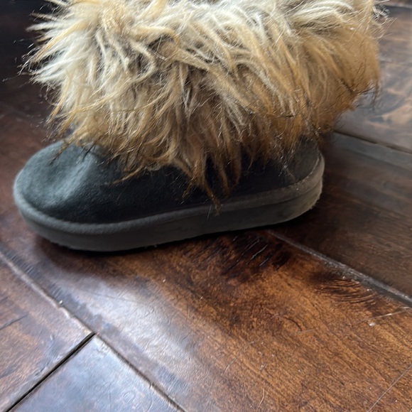 Uggs girls size 2 gray - Picture 2 of 5